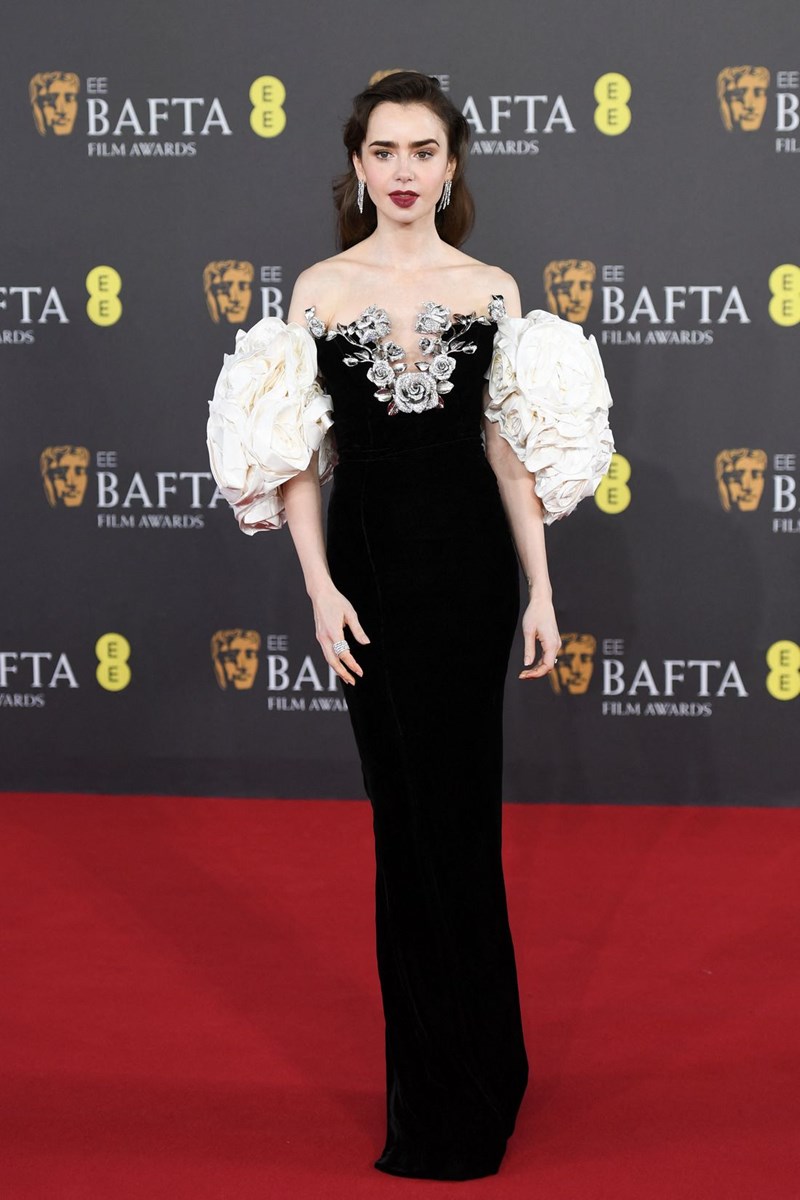 BAFTA 2024: Τα εντυπωσιακά looks που ξεχωρίσαμε στο κόκκινο χαλί - εικόνα 18
