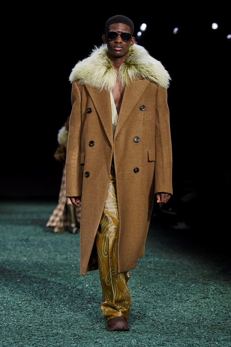 Burberry FW24: 10 πανωφόρια με την υπογραφή του Daniel Lee που δεν μπορούμε να βγάλουμε από το μυαλό μας - εικόνα 4