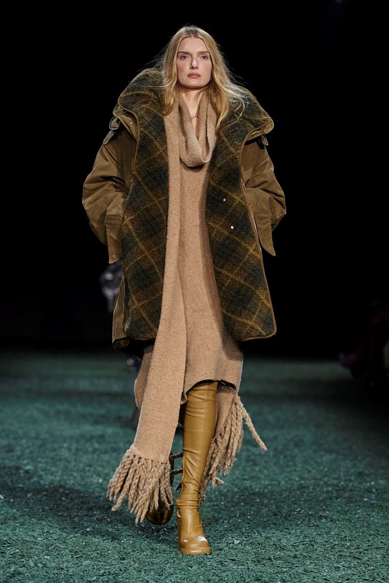 Burberry FW24: 10 πανωφόρια με την υπογραφή του Daniel Lee που δεν μπορούμε να βγάλουμε από το μυαλό μας - εικόνα 5