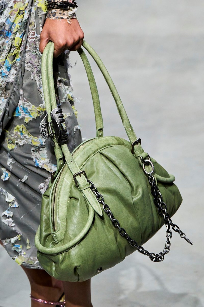 Diesel FW24: Το σόου της Diesel ήταν μία livestream βιντεοκλήση στην ουσία της μόδας - εικόνα 15