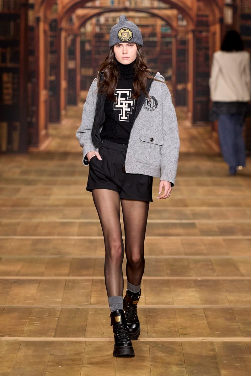 Η νέα φθινοπωρινή συλλογή της Elisabetta Franchi μάς γυρνά πίσω στα φοιτητικά μας χρόνια - εικόνα 10