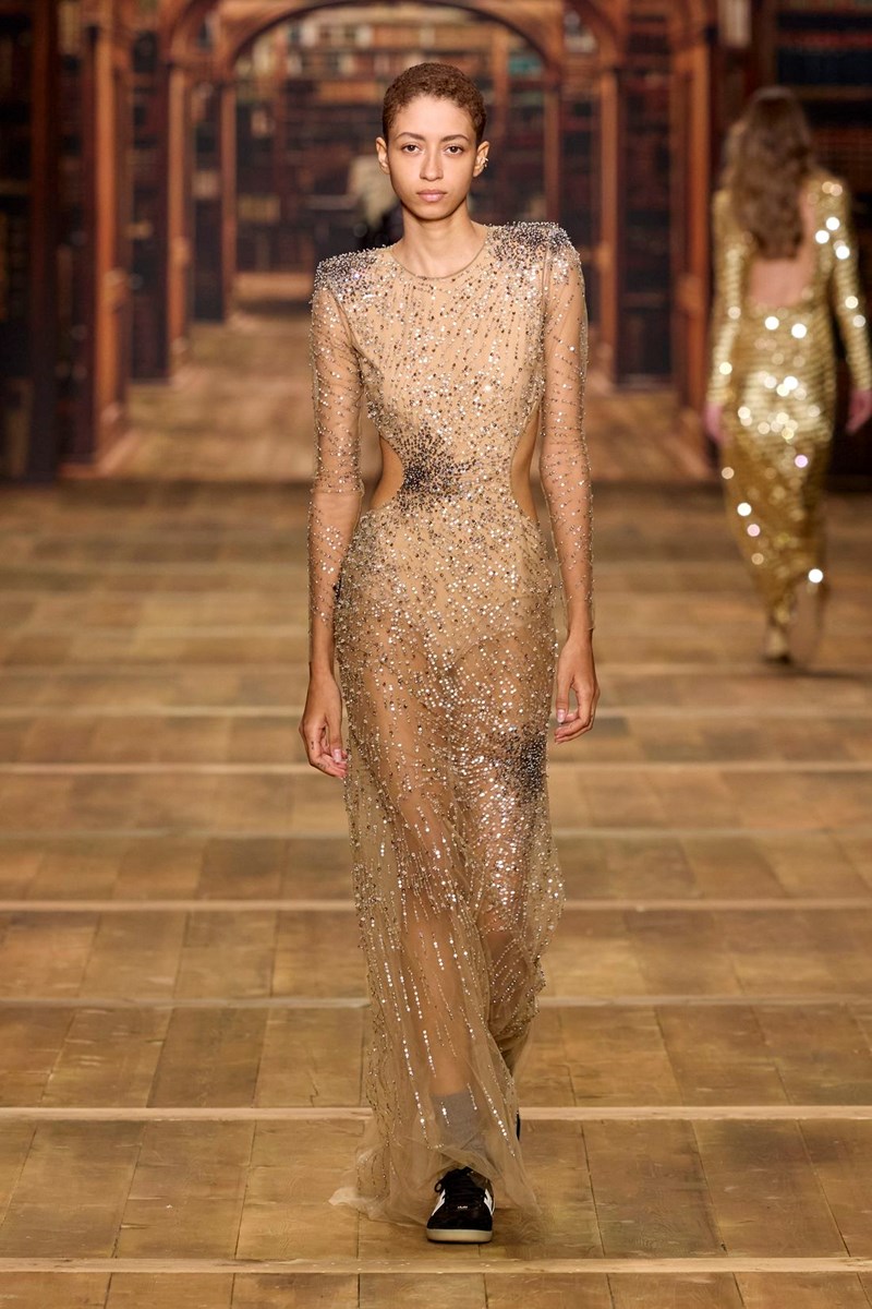 Η νέα φθινοπωρινή συλλογή της Elisabetta Franchi μάς γυρνά πίσω στα φοιτητικά μας χρόνια - εικόνα 14