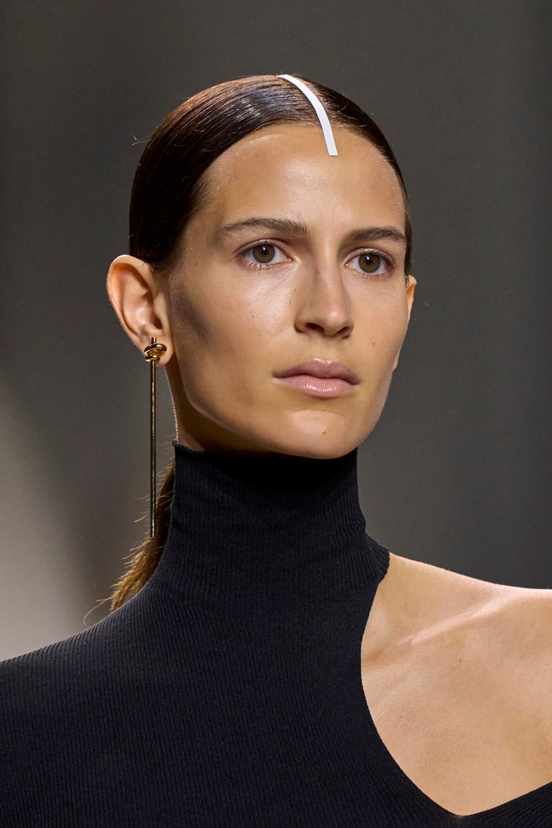 Οι τάσεις στα κοσμήματα που θα κυριαρχήσουν την άνοιξη του 2024 - εικόνα 1