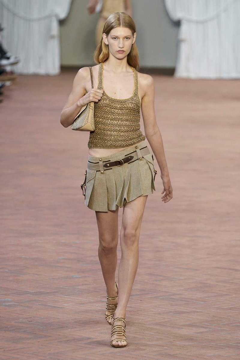 Αυτές είναι οι φούστες που θα φοράμε την άνοιξη του 2024 - εικόνα 1