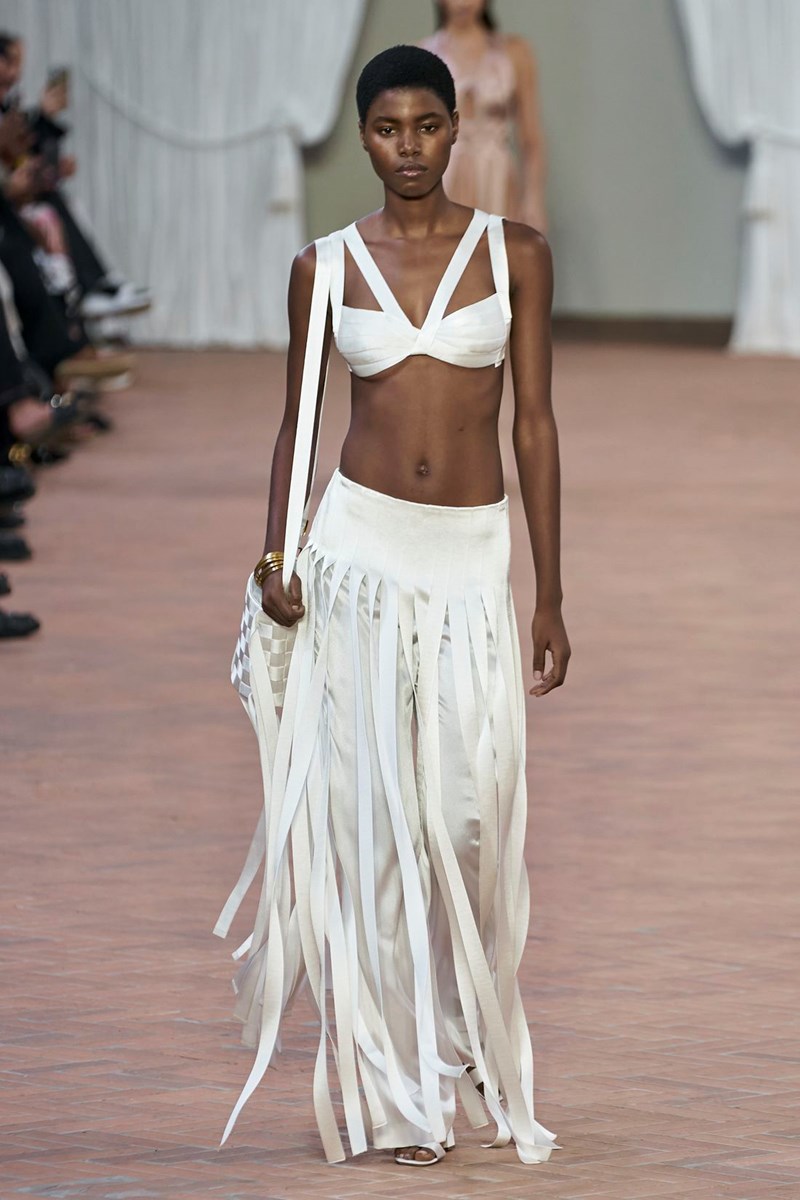 Αυτές είναι οι φούστες που θα φοράμε την άνοιξη του 2024 - εικόνα 10