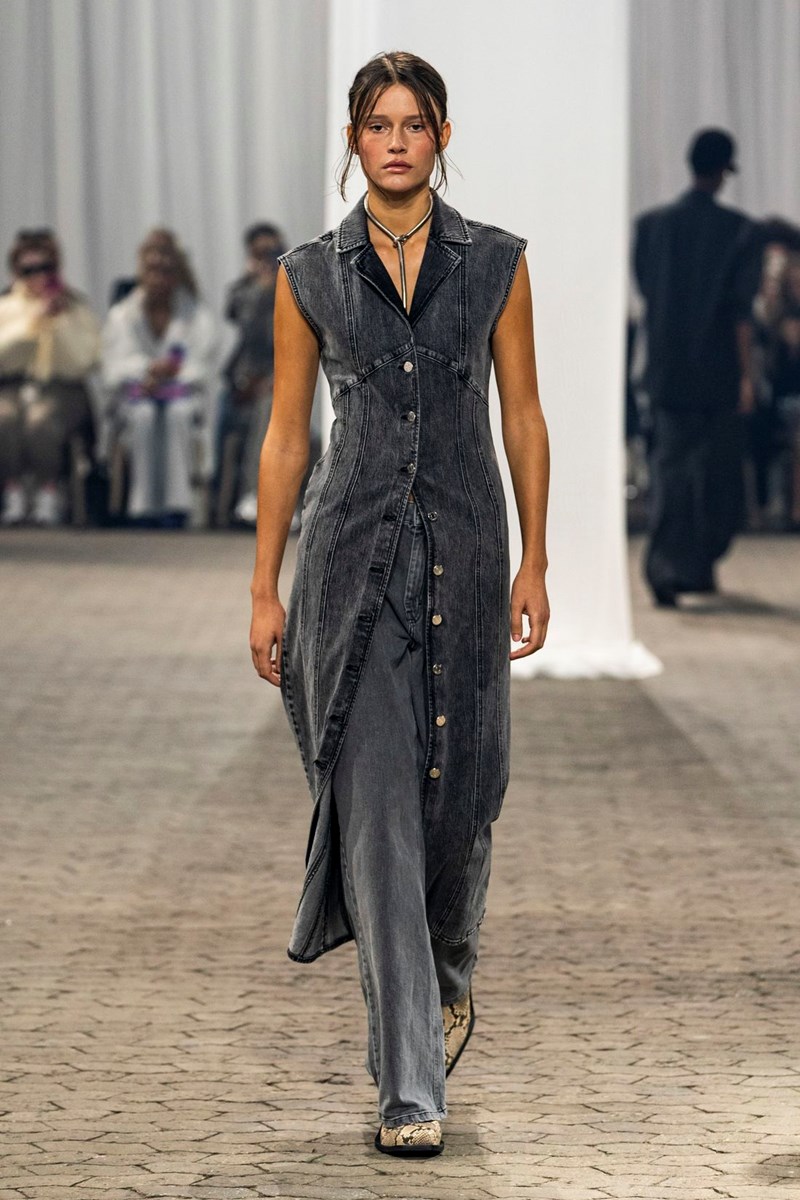 5 τζιν παντελόνια που θα φοράς άφοβα την άνοιξη του 2024 - εικόνα 2