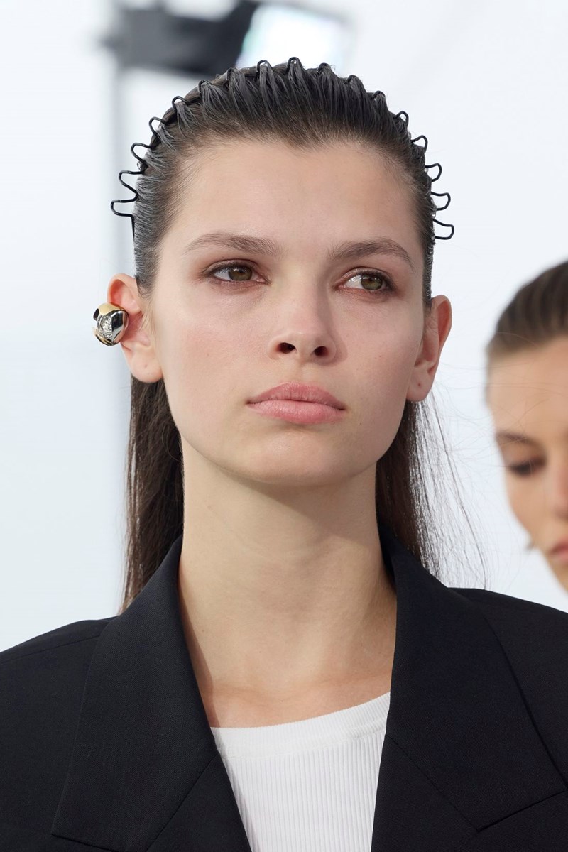 Οι τάσεις στα κοσμήματα που θα κυριαρχήσουν την άνοιξη του 2024 - εικόνα 2