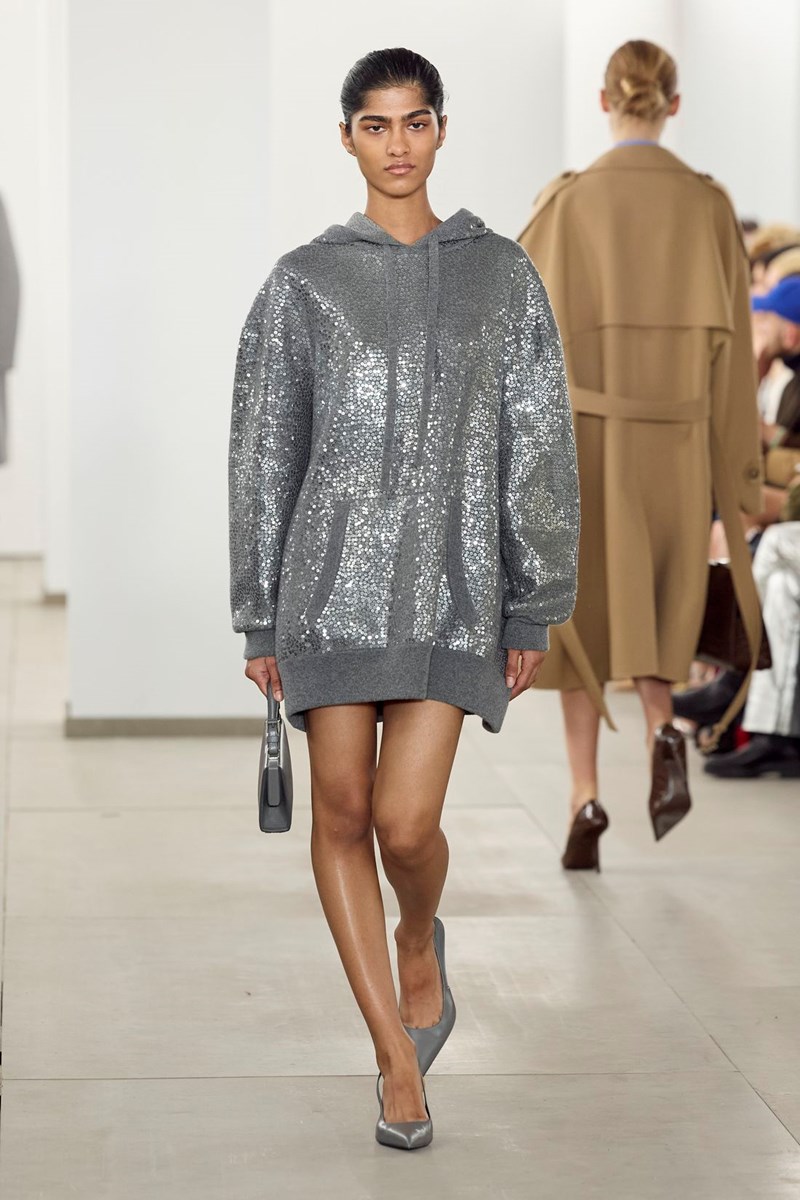 Michael Kors FW24: Η νοσταλγική συλλογή στο σόου που ήταν μία "ρομαντική επιστολή" στη Νέα Υόρκη - εικόνα 19