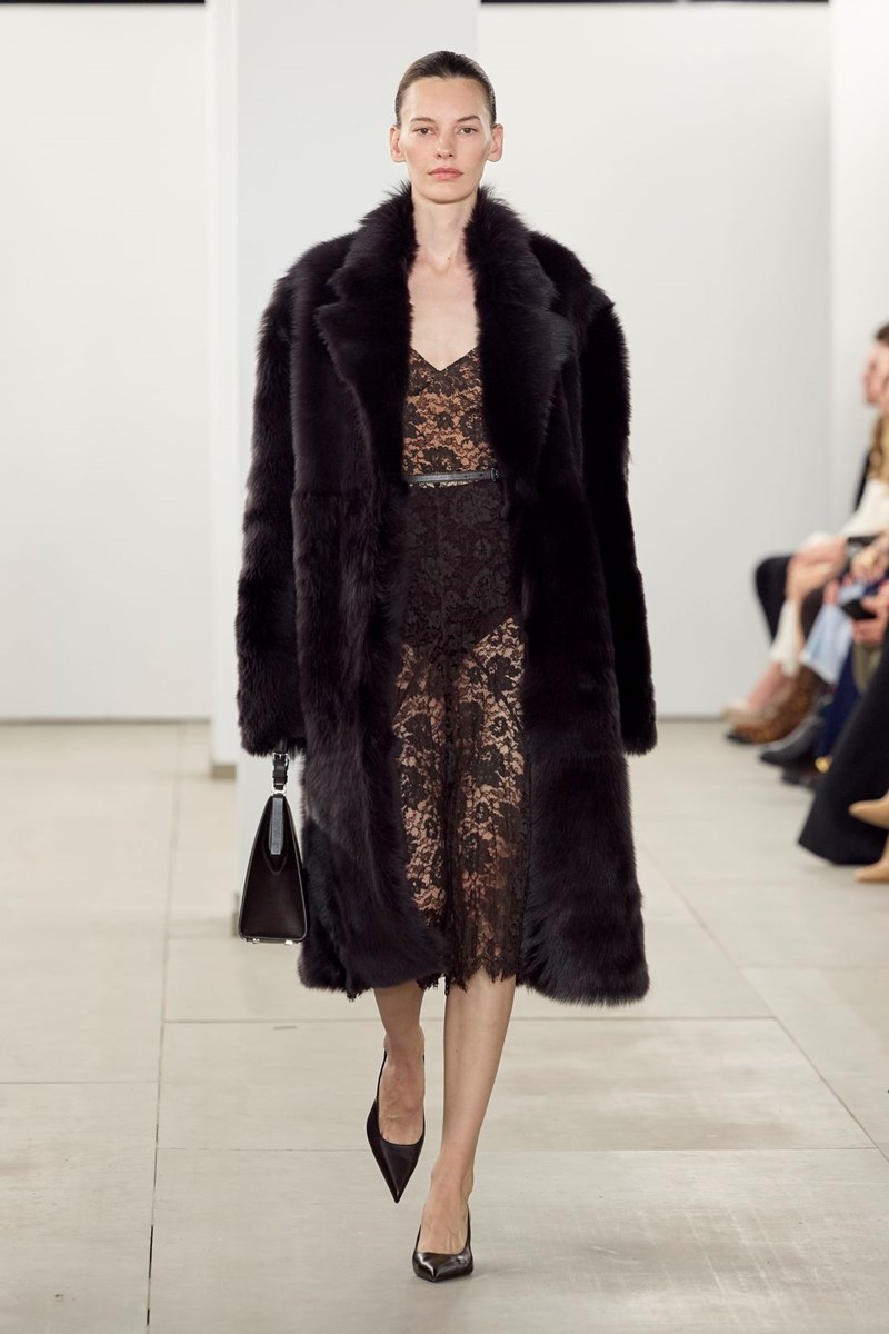 Michael Kors FW24: Η νοσταλγική συλλογή στο σόου που ήταν μία "ρομαντική επιστολή" στη Νέα Υόρκη - εικόνα 24