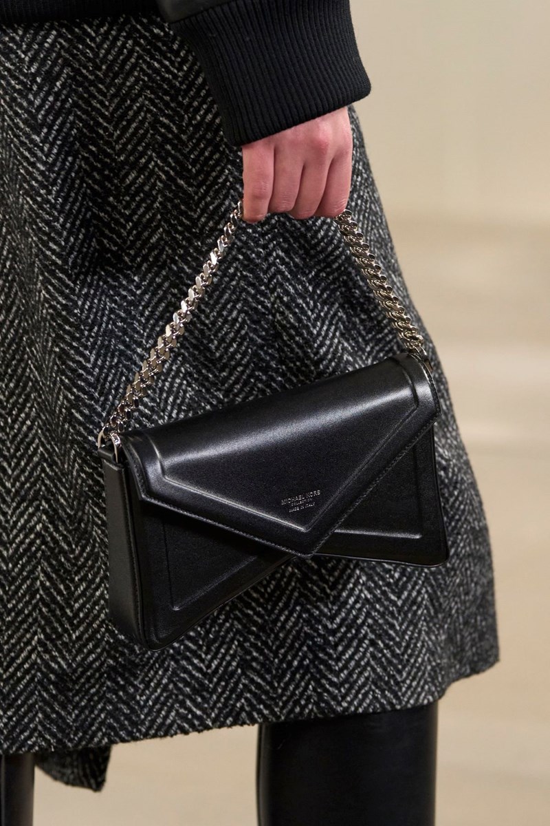 Michael Kors FW24: Η νοσταλγική συλλογή στο σόου που ήταν μία "ρομαντική επιστολή" στη Νέα Υόρκη - εικόνα 9