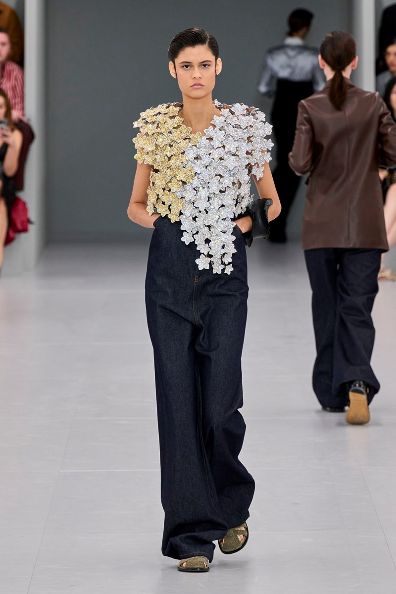 5 τζιν παντελόνια που θα φοράς άφοβα την άνοιξη του 2024 - εικόνα 10