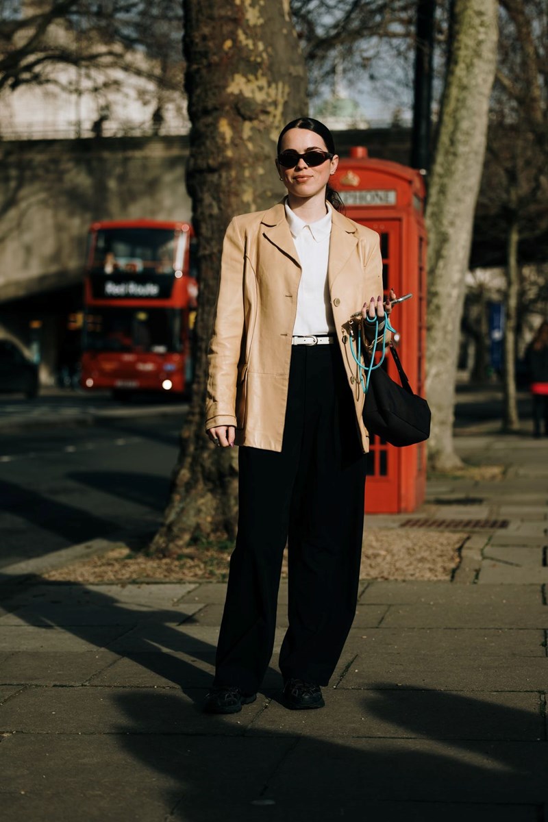 LFW FW24: Η τάση που κυριάρχησε στις street style εμφανίσεις στην Εβδομάδα Μόδας του Λονδίνου - εικόνα 3