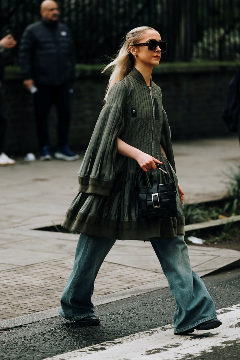 LFW FW24: Η τάση που κυριάρχησε στις street style εμφανίσεις στην Εβδομάδα Μόδας του Λονδίνου - εικόνα 11