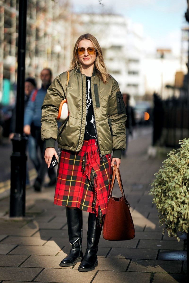 LFW FW24: Η τάση που κυριάρχησε στις street style εμφανίσεις στην Εβδομάδα Μόδας του Λονδίνου - εικόνα 18