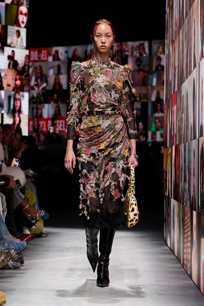 Diesel FW24: Το σόου της Diesel ήταν μία livestream βιντεοκλήση στην ουσία της μόδας - εικόνα 11