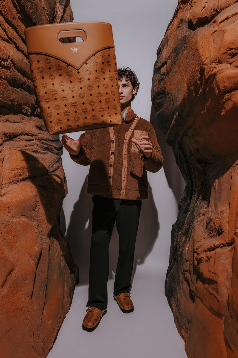 "Από το Μόναχο στον Άρη": H MCM παρουσίασε τη συλλογή για τη σεζόν Φθινόπωρο /Χειμώνας 2024 - εικόνα 3