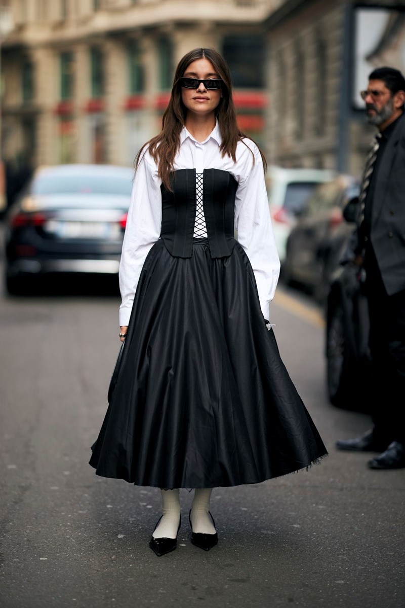 MFW FW24: Οι street style εμφανίσεις που ξεχωρίσαμε τις πρώτες ημέρες της Εβδομάδας Μόδας του Μιλάνου - εικόνα 10