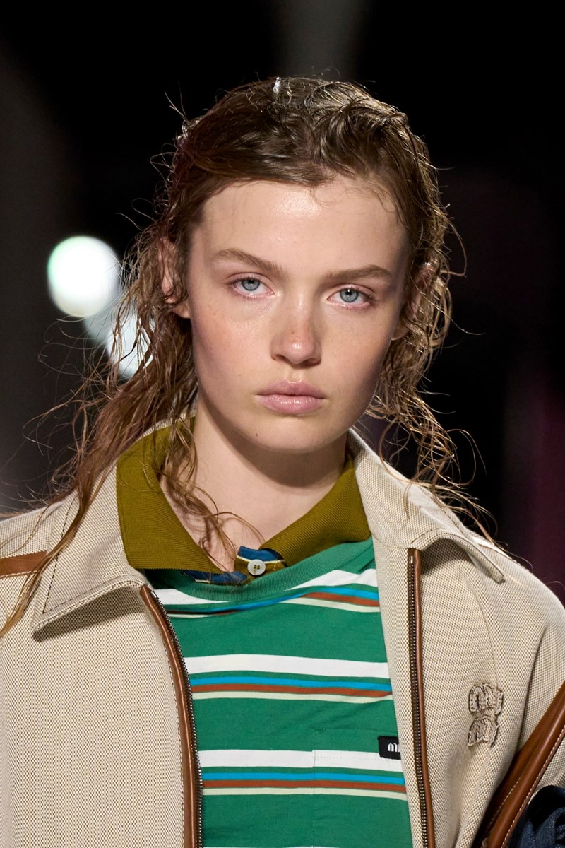 2 beauty trends που εντοπίσαμε στα fashion shows και θα βλέπουμε παντού το 2024 - εικόνα 1