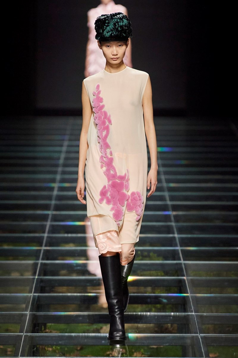 Prada FW24: Μαθήματα ιστορίας (και μόδας) από τη Miuccia Prada και τον Raf Simons - εικόνα 3