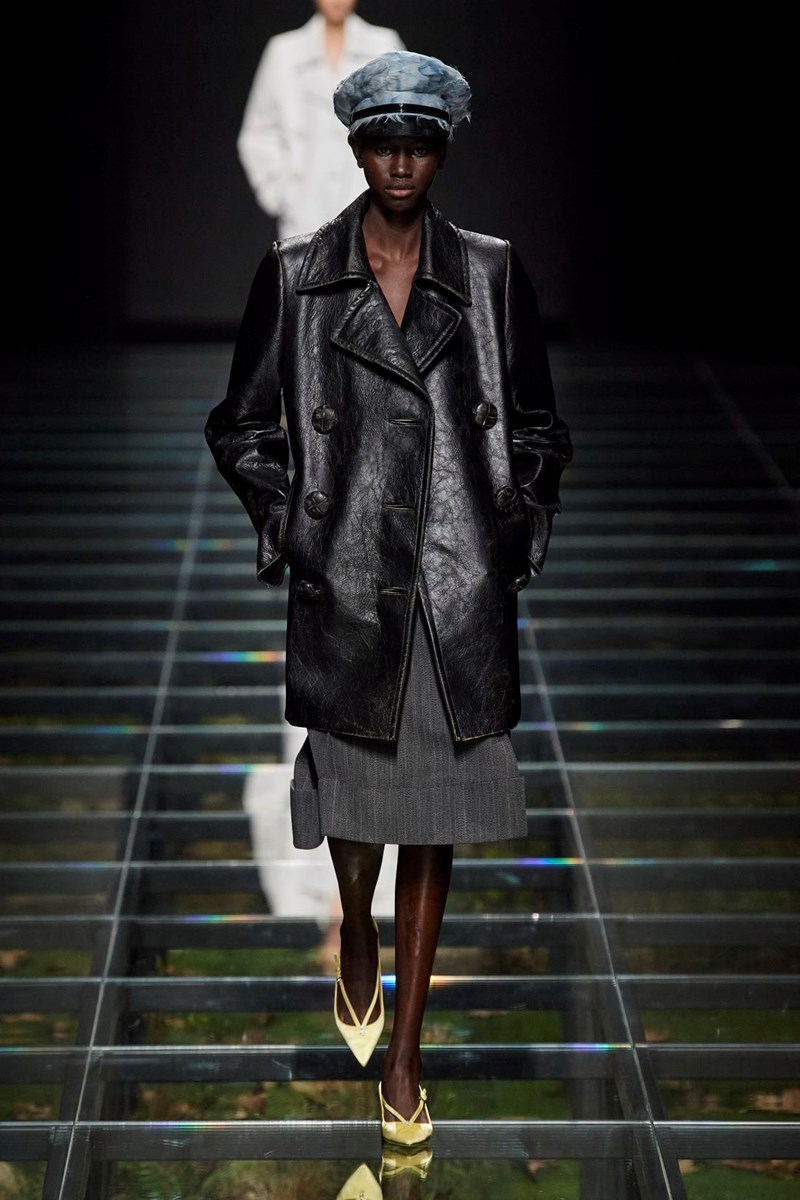 Prada FW24: Μαθήματα ιστορίας (και μόδας) από τη Miuccia Prada και τον Raf Simons - εικόνα 13