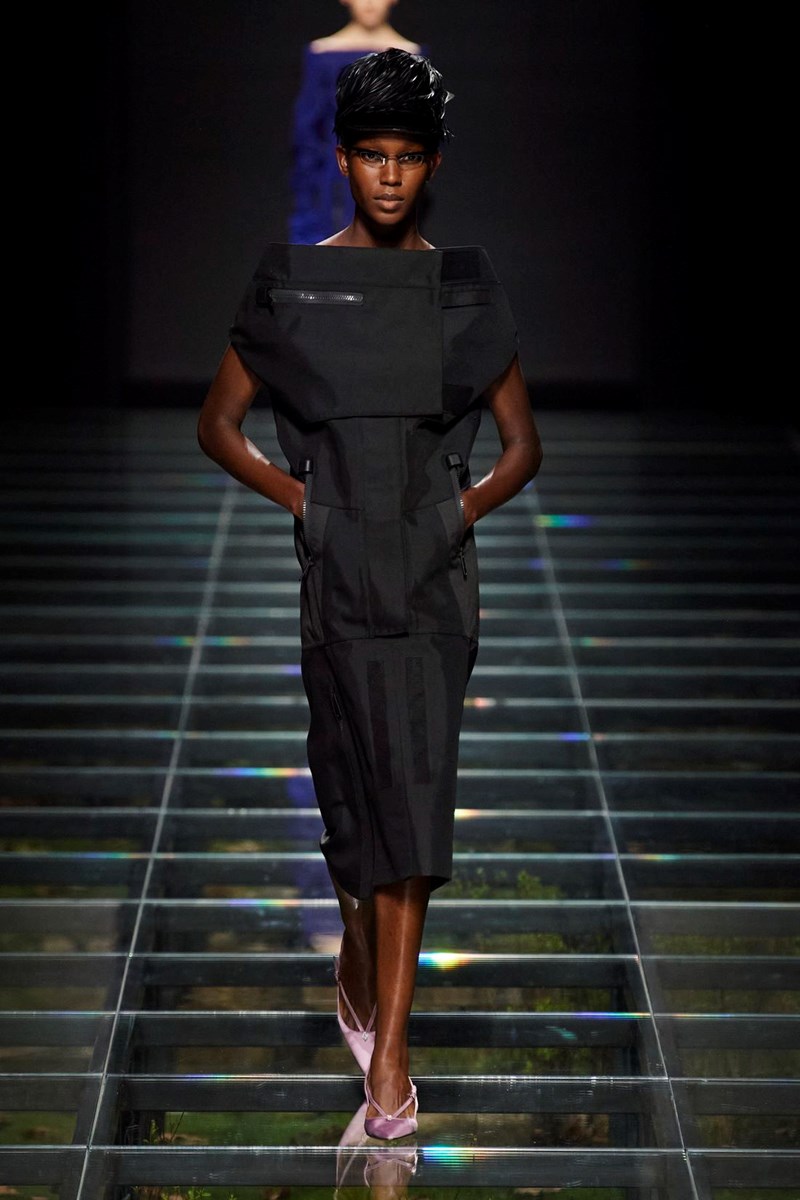 Prada FW24: Μαθήματα ιστορίας (και μόδας) από τη Miuccia Prada και τον Raf Simons - εικόνα 18