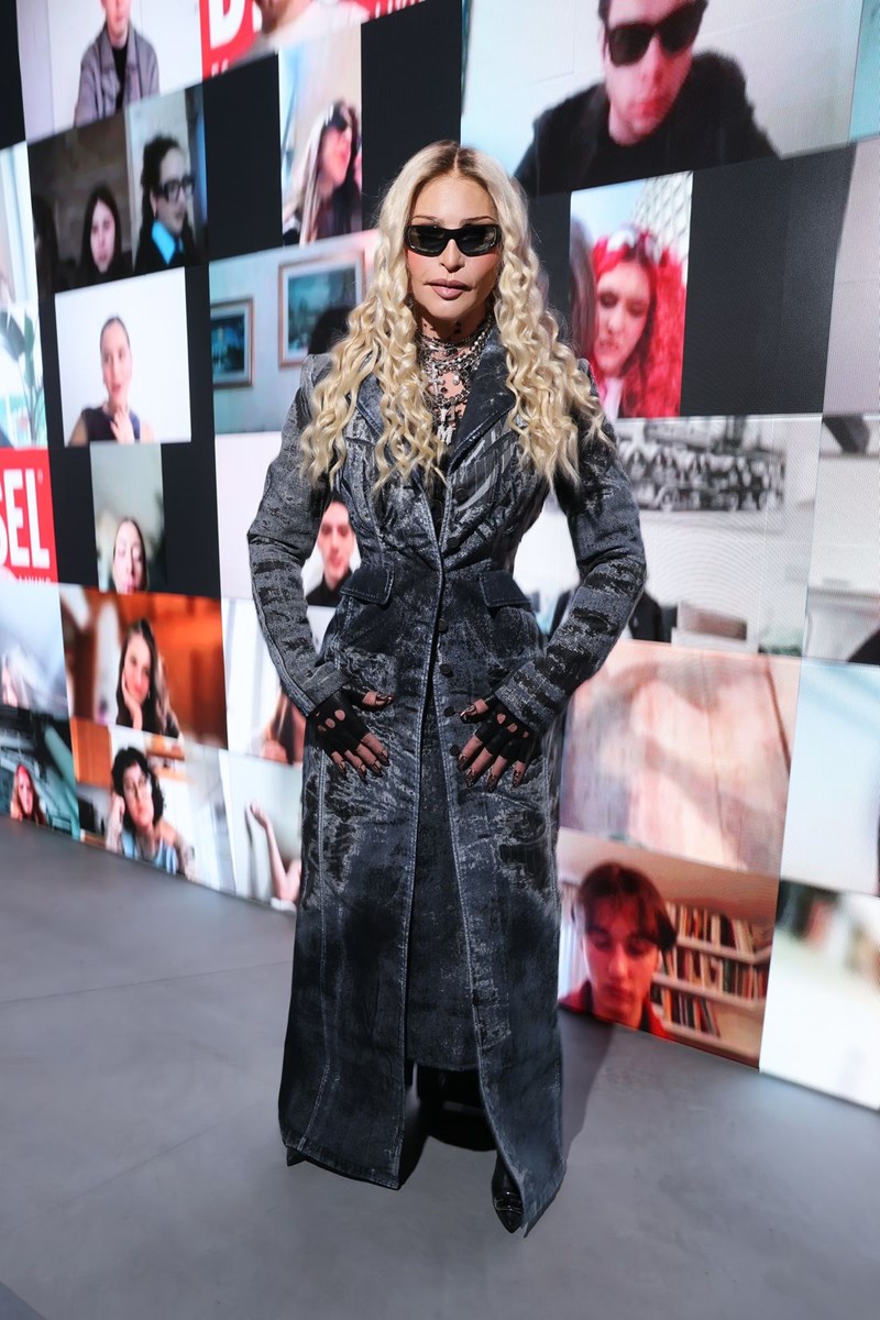 Diesel FW24: Το σόου της Diesel ήταν μία livestream βιντεοκλήση στην ουσία της μόδας - εικόνα 2