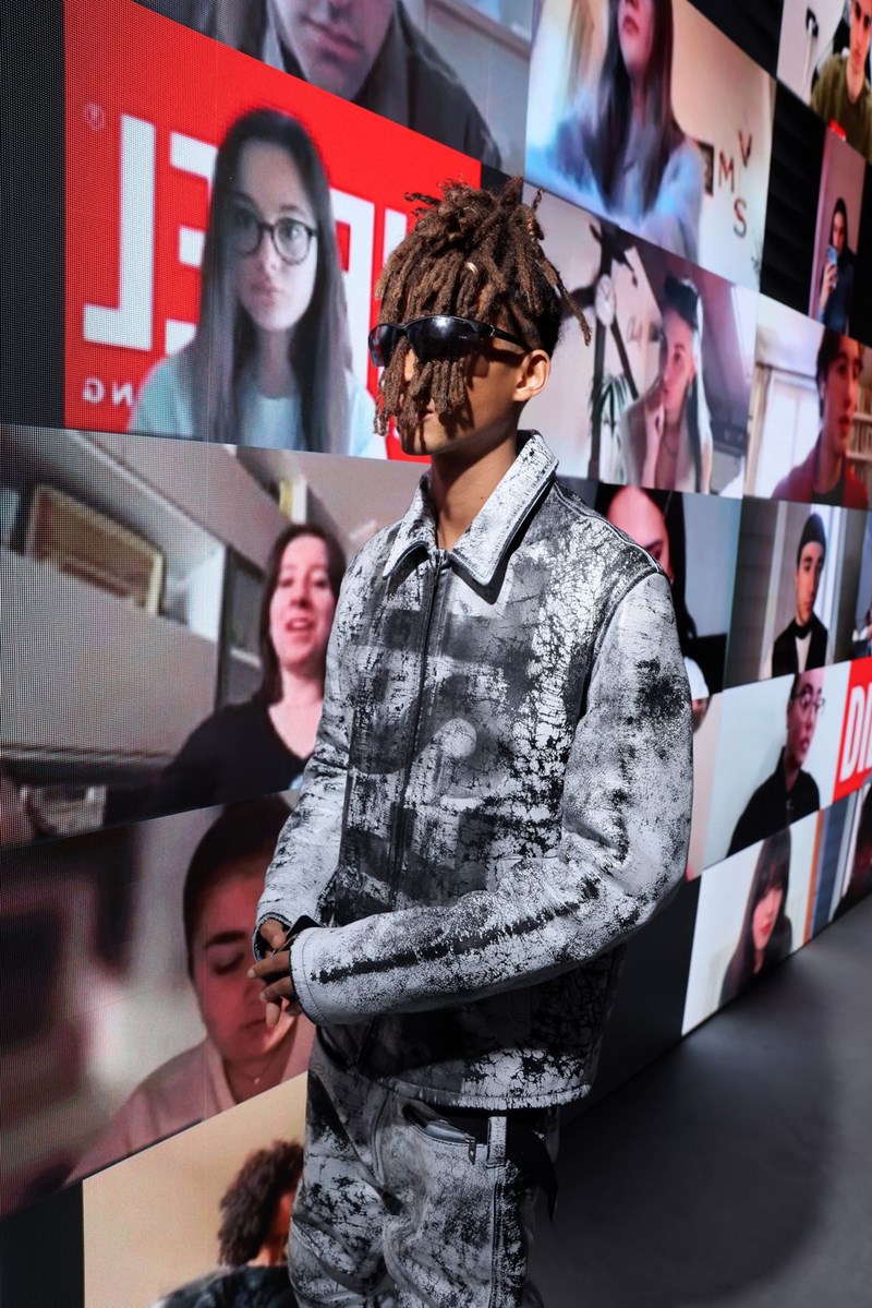 Diesel FW24: Το σόου της Diesel ήταν μία livestream βιντεοκλήση στην ουσία της μόδας - εικόνα 7