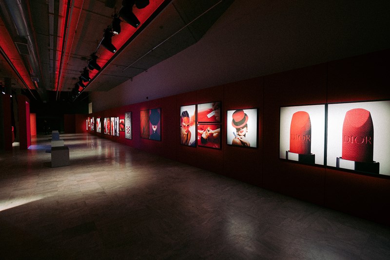 Mια «αναγεννησιακή βραδιά» στα χρώματα του κόκκινου και εμβληματικού Rouge Dior - εικόνα 4