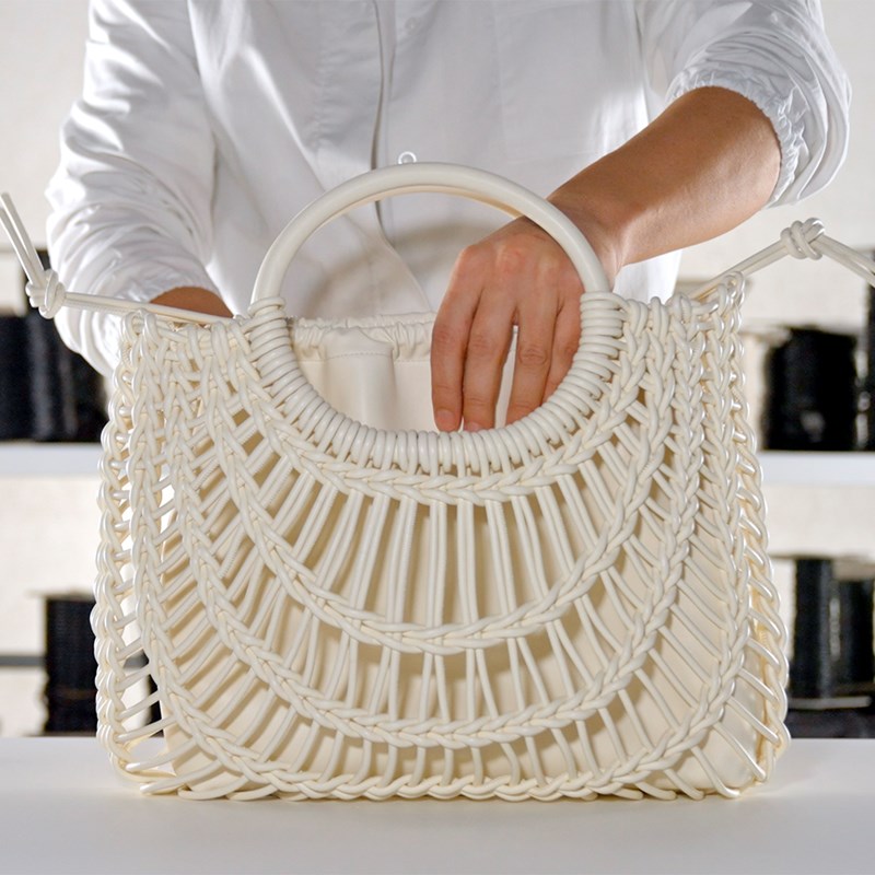 Valentino Garavani Allknots: Το making of video για την τσάντα - εμμονή που αποτελεί την επιτομή της δεξιοτεχνίας - εικόνα 3