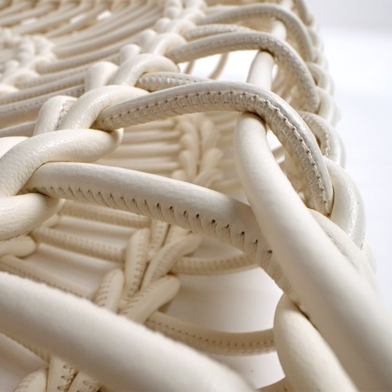 Valentino Garavani Allknots: Το making of video για την τσάντα - εμμονή που αποτελεί την επιτομή της δεξιοτεχνίας - εικόνα 2