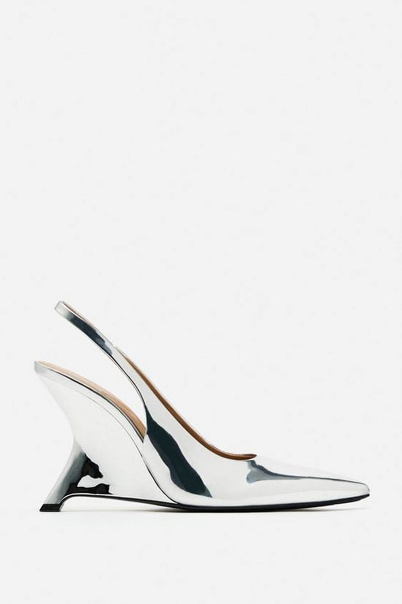 Βραδινή έξοδος: Αυτές είναι οι metallic γόβες και οι τσάντες που πρέπει να εντάξεις στη γκαρνταρόμπα σου - εικόνα 3