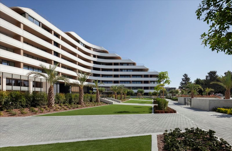 Η ALUMIL πρωταγωνιστεί στην κατασκευή του πολυτελούς συγκροτήματος κατοικιών Eden Roc στη Λεμεσό - εικόνα 1
