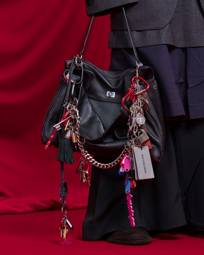 Αυτή είναι η αμφιλεγόμενη Y2K τάση που επιστρέφει. Εσύ θα τη δοκίμαζες; - εικόνα 2