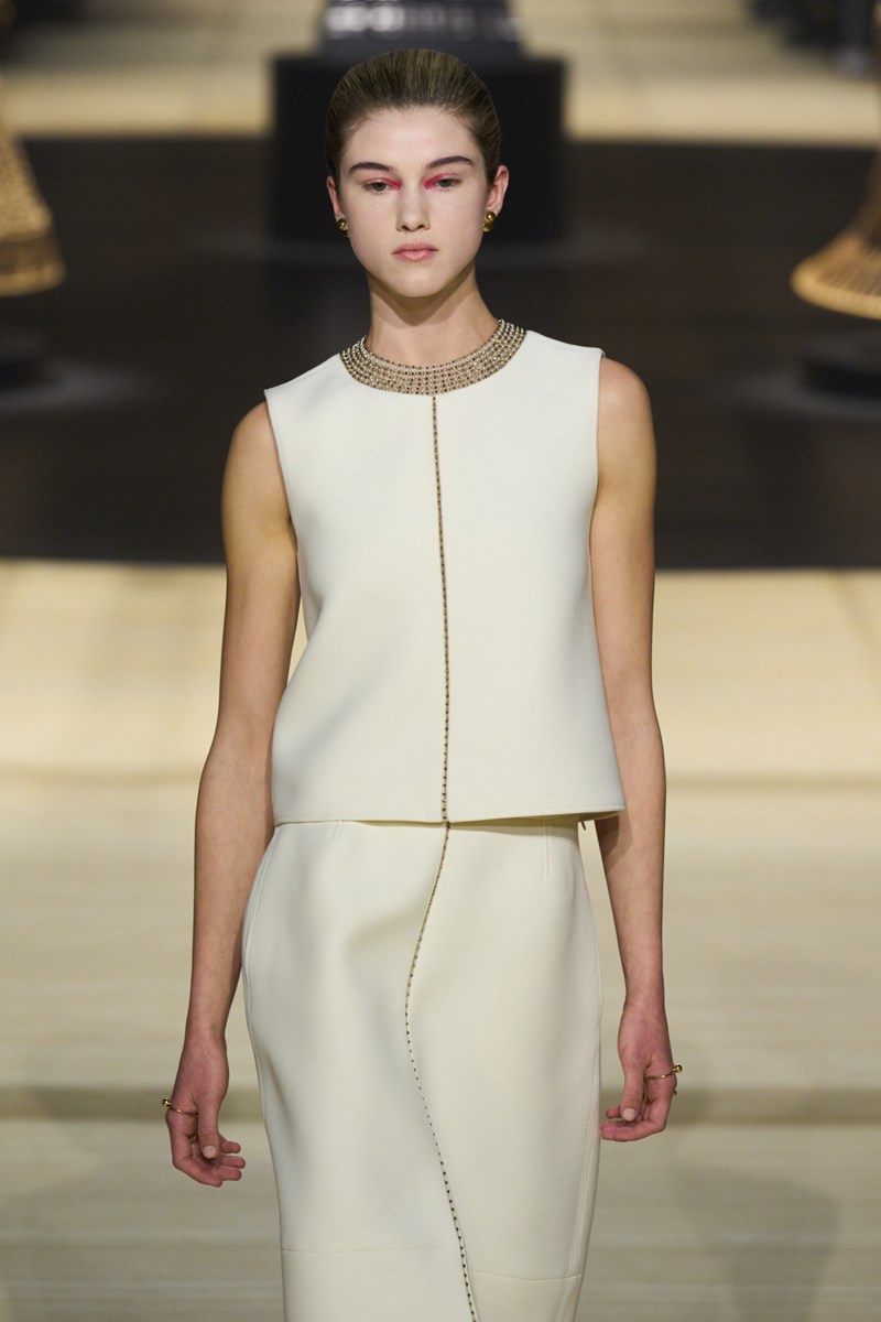 Η κλασική ομορφιά μέσα από τη σύγχρονη ματιά: Όλες οι λεπτομέρειες για τα beauty looks στο Dior FW24 fashion show - εικόνα 1