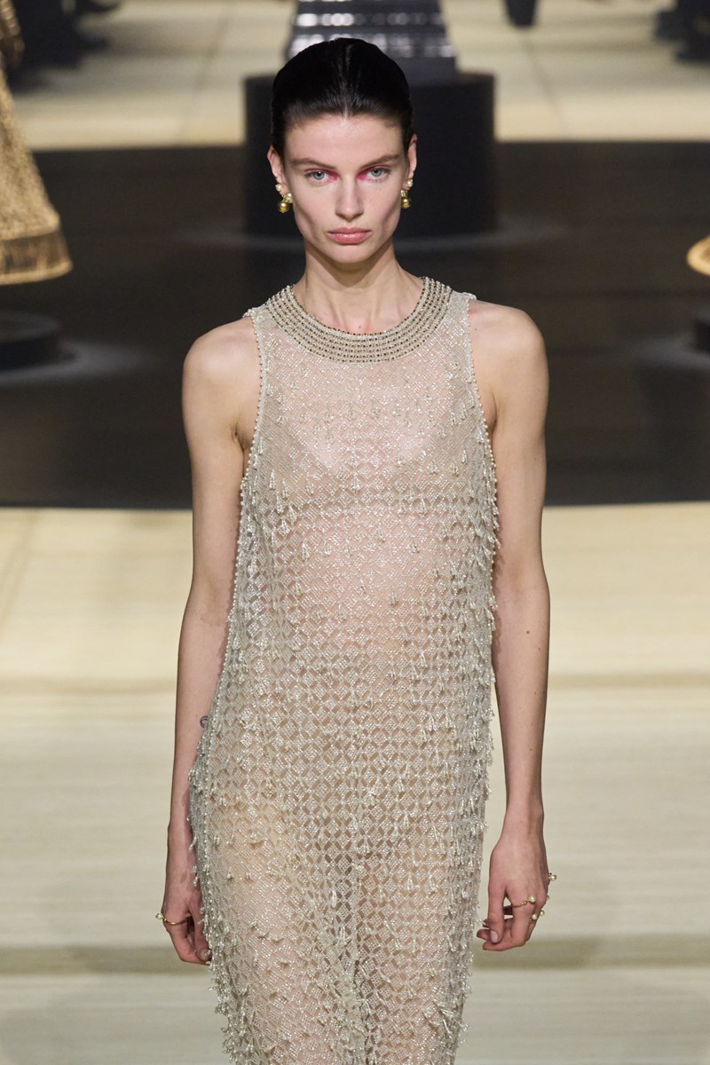 Η κλασική ομορφιά μέσα από τη σύγχρονη ματιά: Όλες οι λεπτομέρειες για τα beauty looks στο Dior FW24 fashion show - εικόνα 3