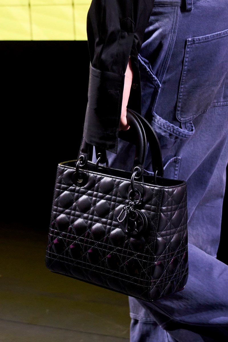 Για αυτή την τσάντα θα απαρνηθούμε όλες τις crossbody την άνοιξη - εικόνα 2