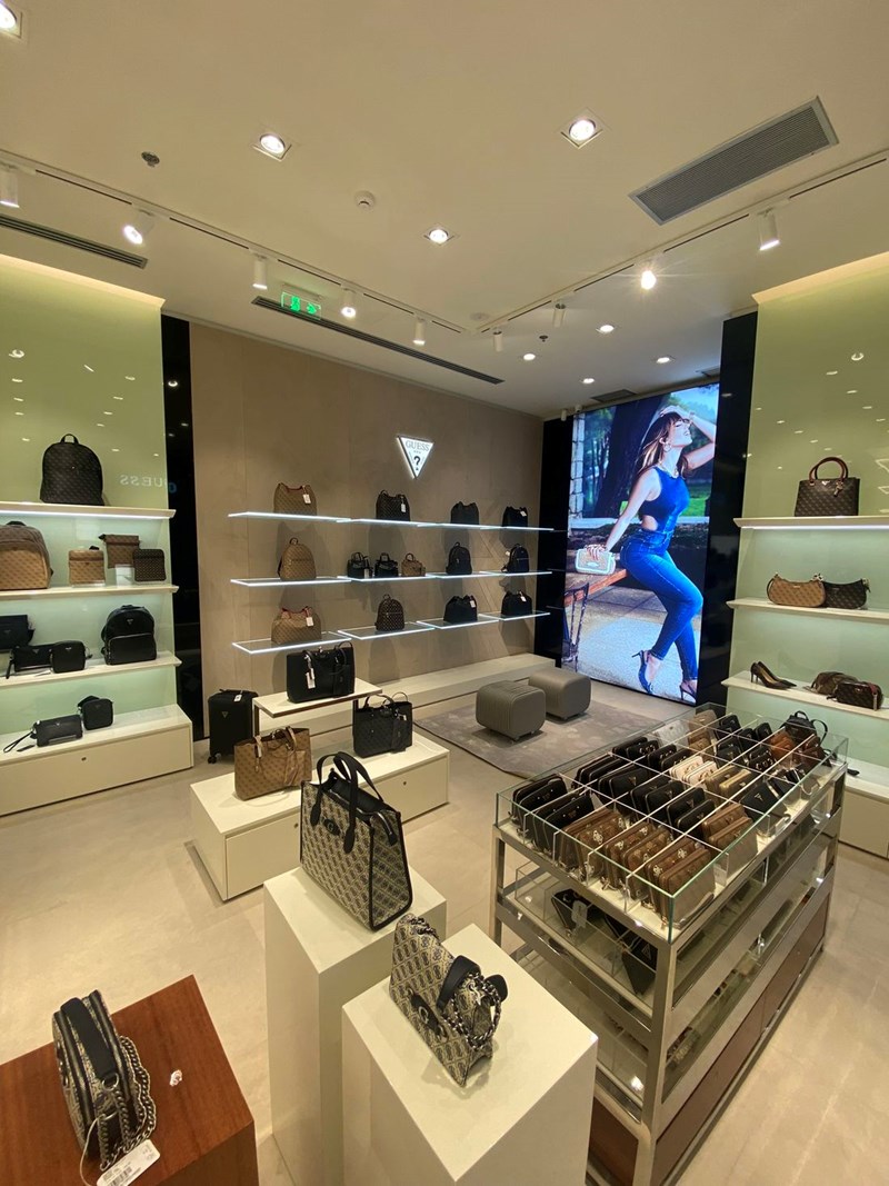 Το νέο κατάστημα Guess άνοιξε τις πόρτες του στο River West - εικόνα 1