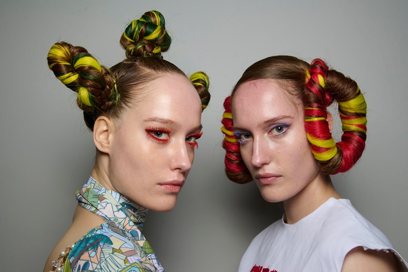 Αυτή η απόχρωση στη mascara έχει τις περισσότερες αναζητήσεις τώρα - εικόνα 1