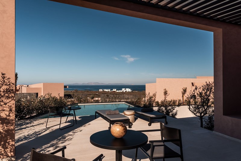 Domes Novos Santorini: Η Domes παρουσιάζει το πρώτο ξενοδοχείο της στο νησί της Σαντορίνης - εικόνα 2