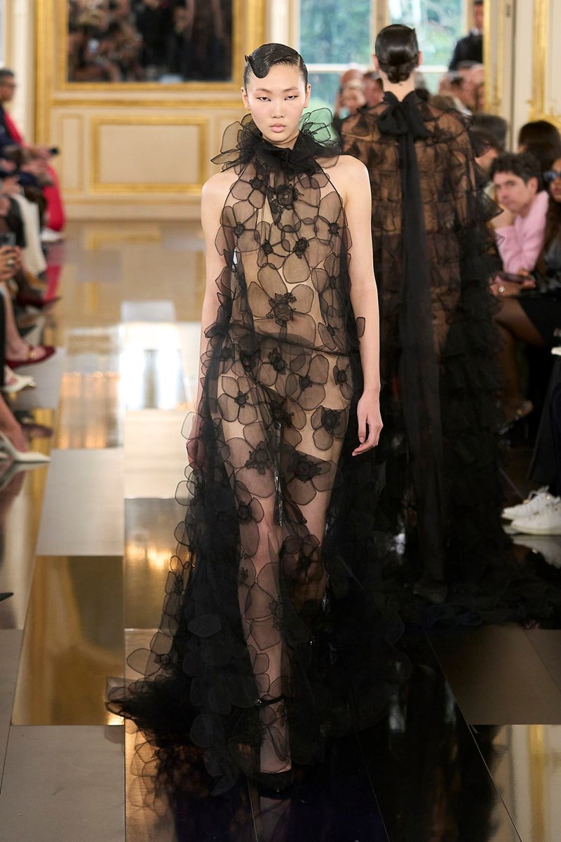Valentino FW24: In black we trust! - εικόνα 25
