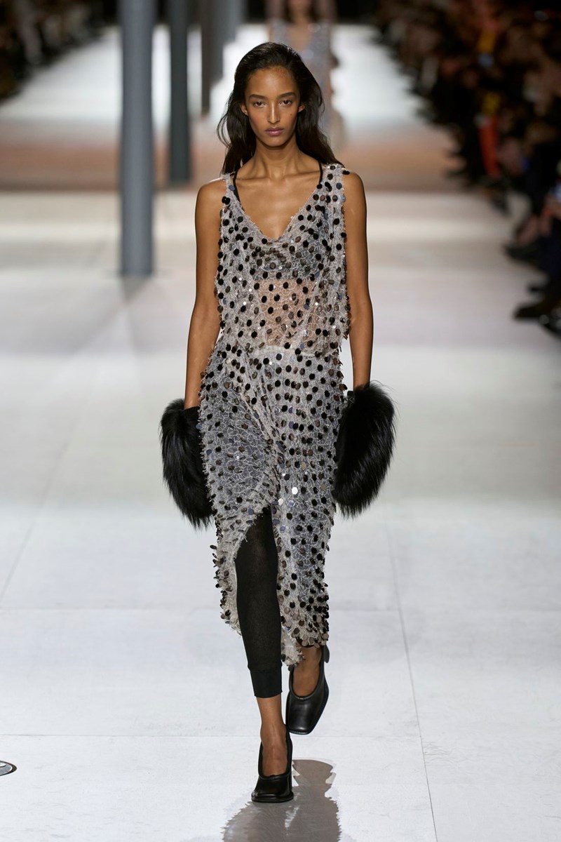 Louis Vuitton FW24: Ώρα μηδέν για τον Nicolas Ghesquière - εικόνα 24