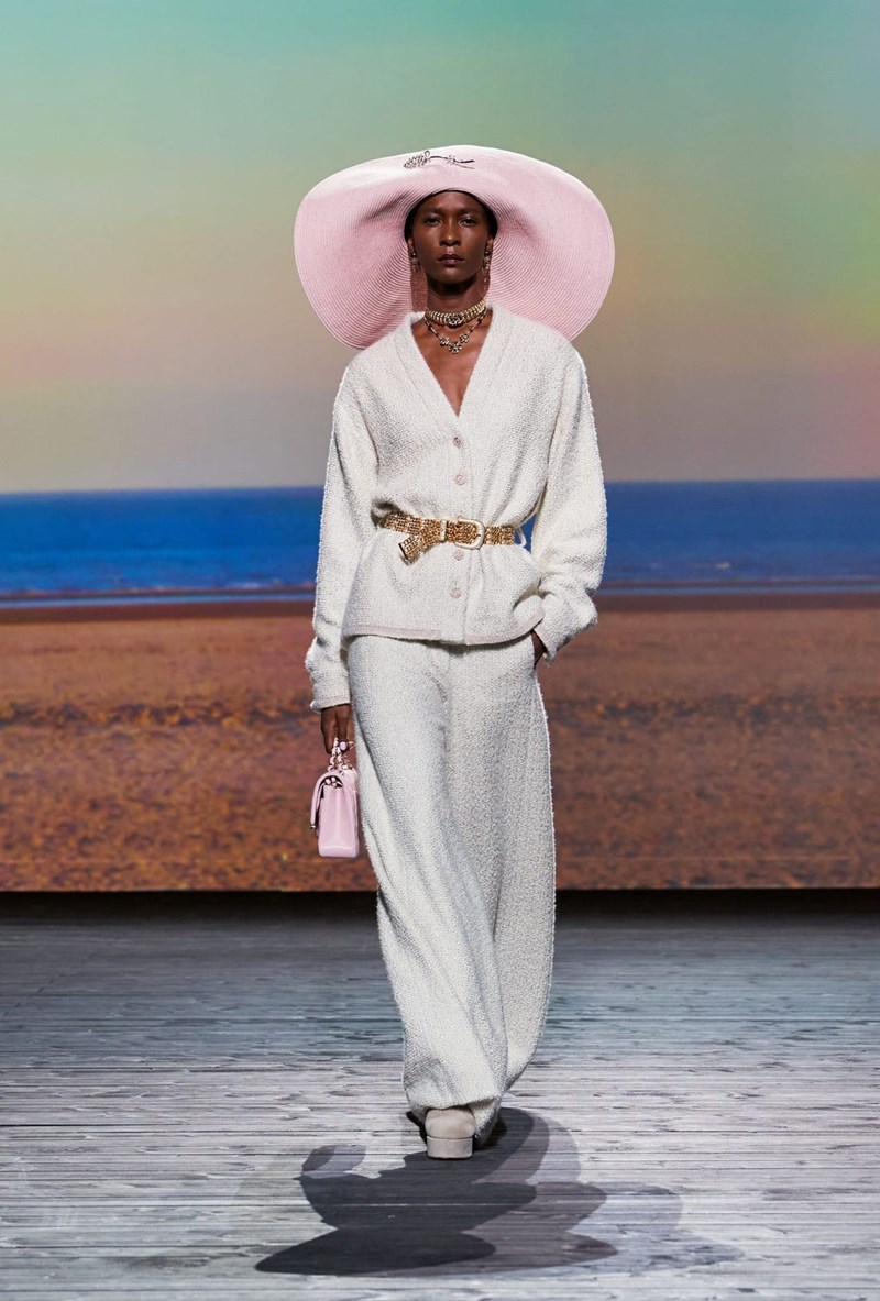 Chanel FW24: Η νέα συλλογή του ιστορικού οίκου ήταν ένα συναισθηματικό ταξίδι στη Deauville - εικόνα 3