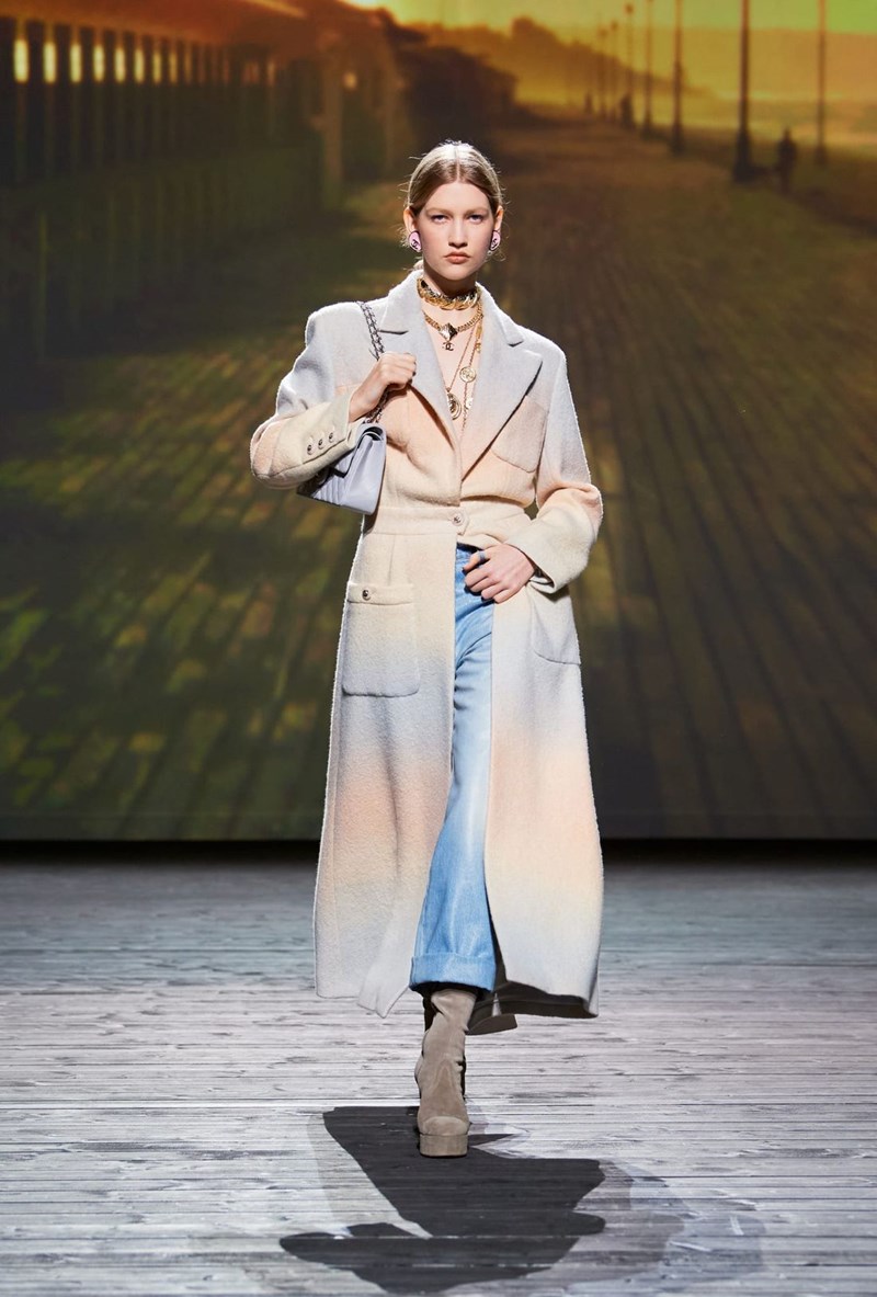 Chanel FW24: Η νέα συλλογή του ιστορικού οίκου ήταν ένα συναισθηματικό ταξίδι στη Deauville - εικόνα 7