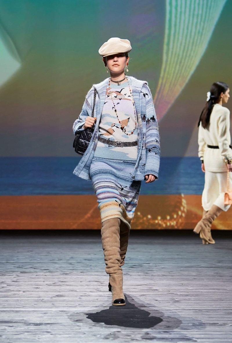 Chanel FW24: Η νέα συλλογή του ιστορικού οίκου ήταν ένα συναισθηματικό ταξίδι στη Deauville - εικόνα 10