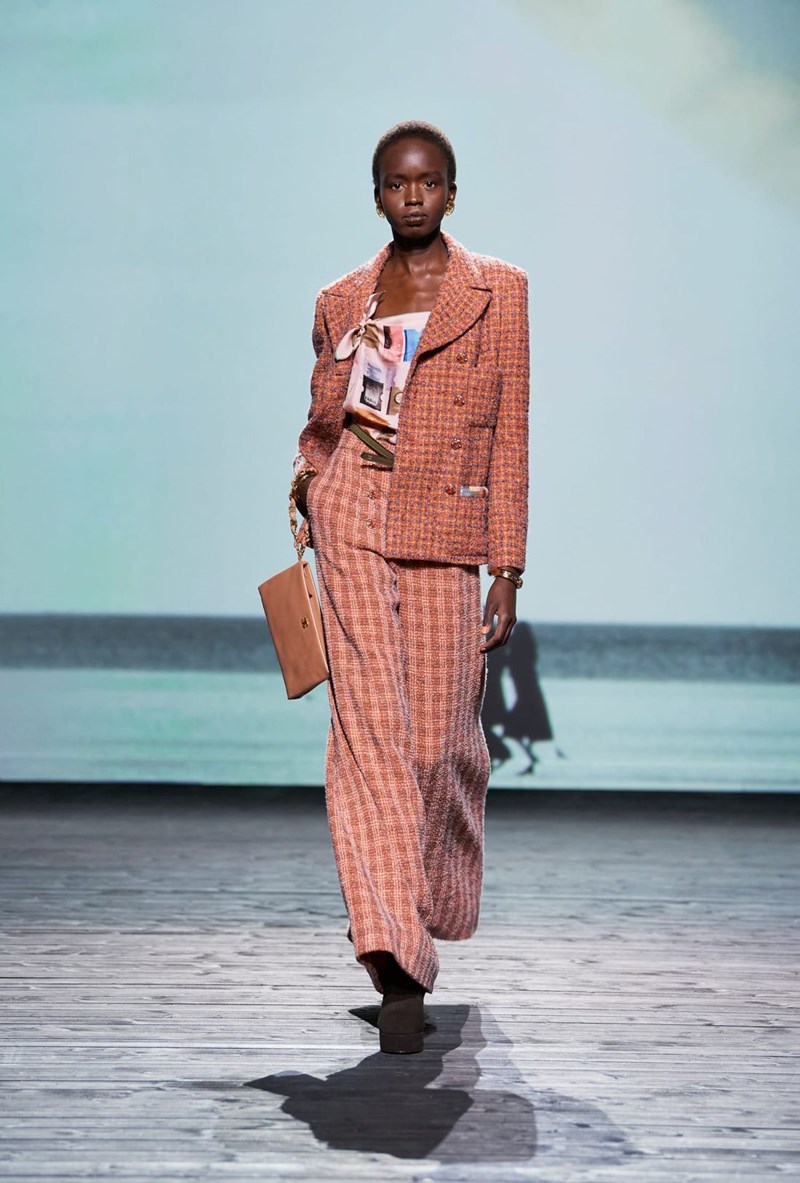 Chanel FW24: Η νέα συλλογή του ιστορικού οίκου ήταν ένα συναισθηματικό ταξίδι στη Deauville - εικόνα 12