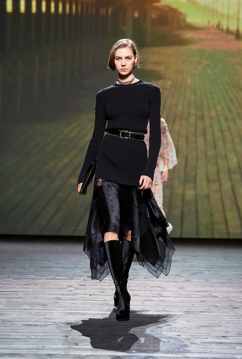 Chanel FW24: Η νέα συλλογή του ιστορικού οίκου ήταν ένα συναισθηματικό ταξίδι στη Deauville - εικόνα 21