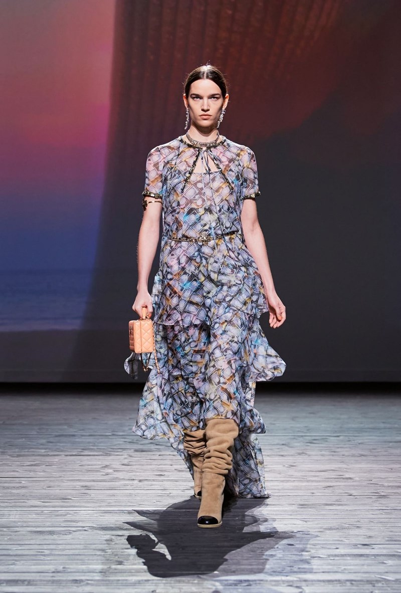 Chanel FW24: Η νέα συλλογή του ιστορικού οίκου ήταν ένα συναισθηματικό ταξίδι στη Deauville - εικόνα 23