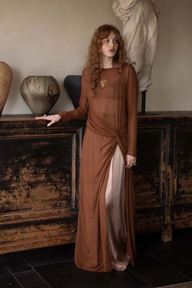 Καλεσμένη σε ανοιξιάτικο γάμο: 9 φορέματα από ελληνικά brands που θα κλέψουν την παράσταση - εικόνα 5