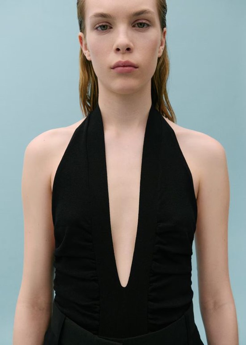 Victoria Beckham x Mango: 7 κομμάτια που λατρέψαμε στην πιο ενδιαφέρουσα συνεργασία της σεζόν - εικόνα 4