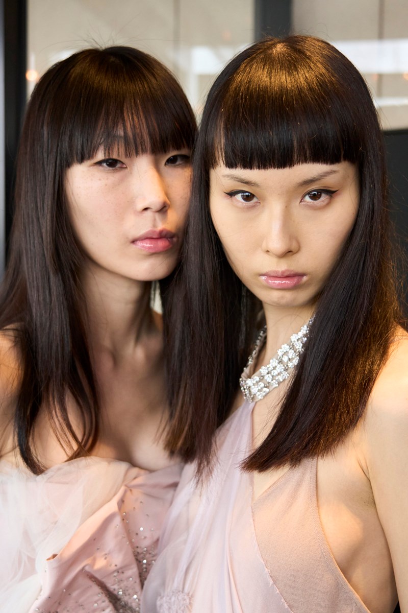 Οι 2 πιο stylish αφέλειες που προσαρμόζονται σε κάθε τύπο μαλλιών και προσώπου - εικόνα 2